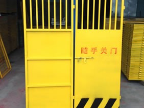 建筑電梯安全門